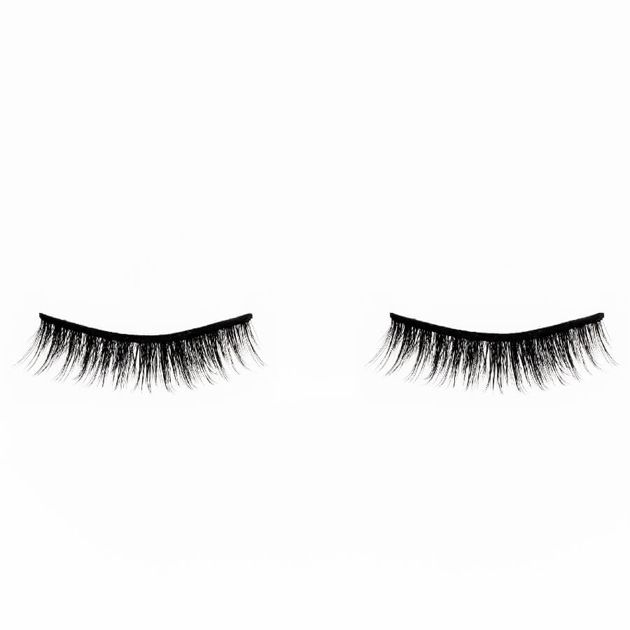 False Eyelashes Volume Effect