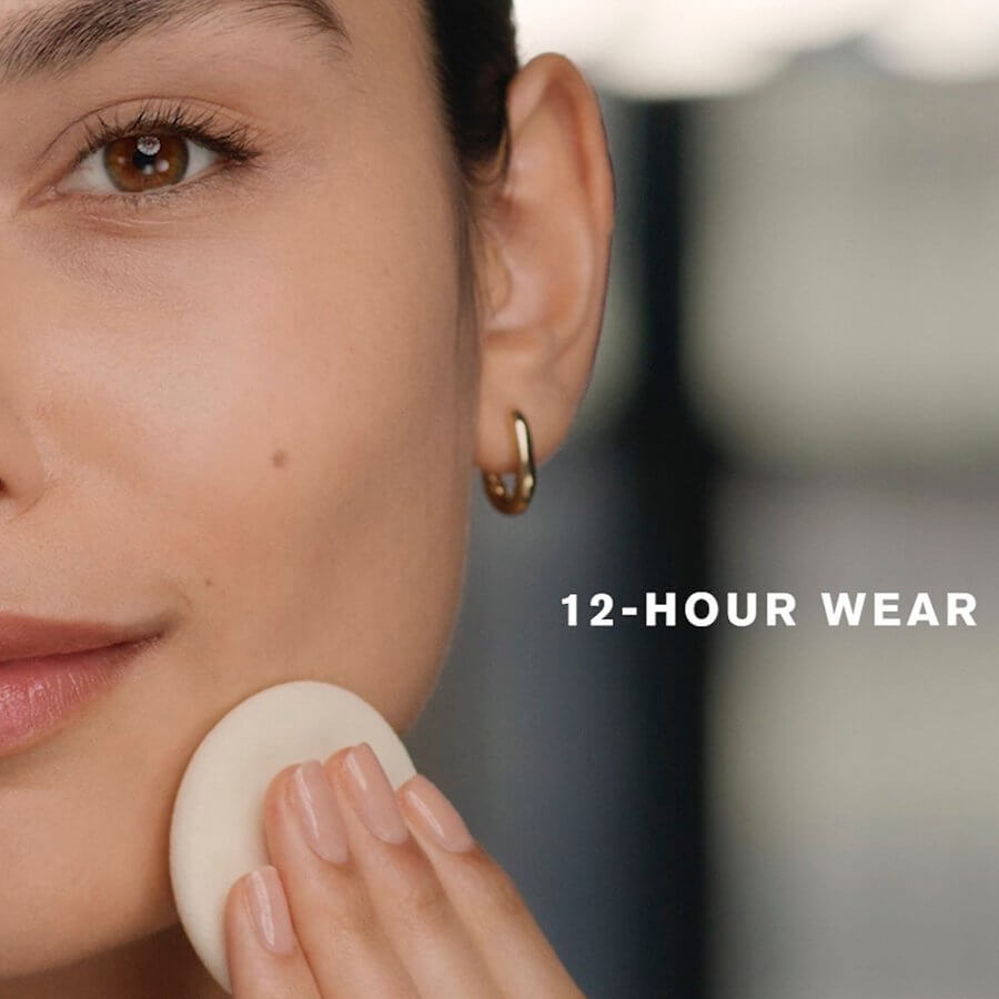 Double Wear Stay In Place Matte Compact Powder