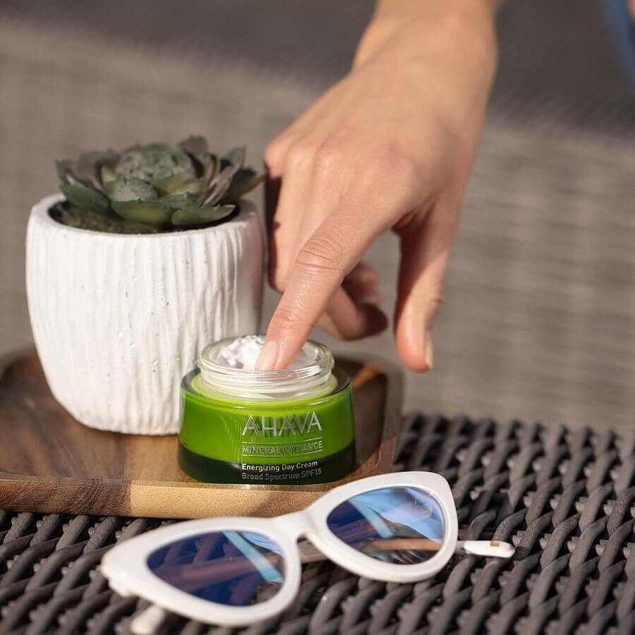 Mineral Radiance Energizing Day Cream SPF15