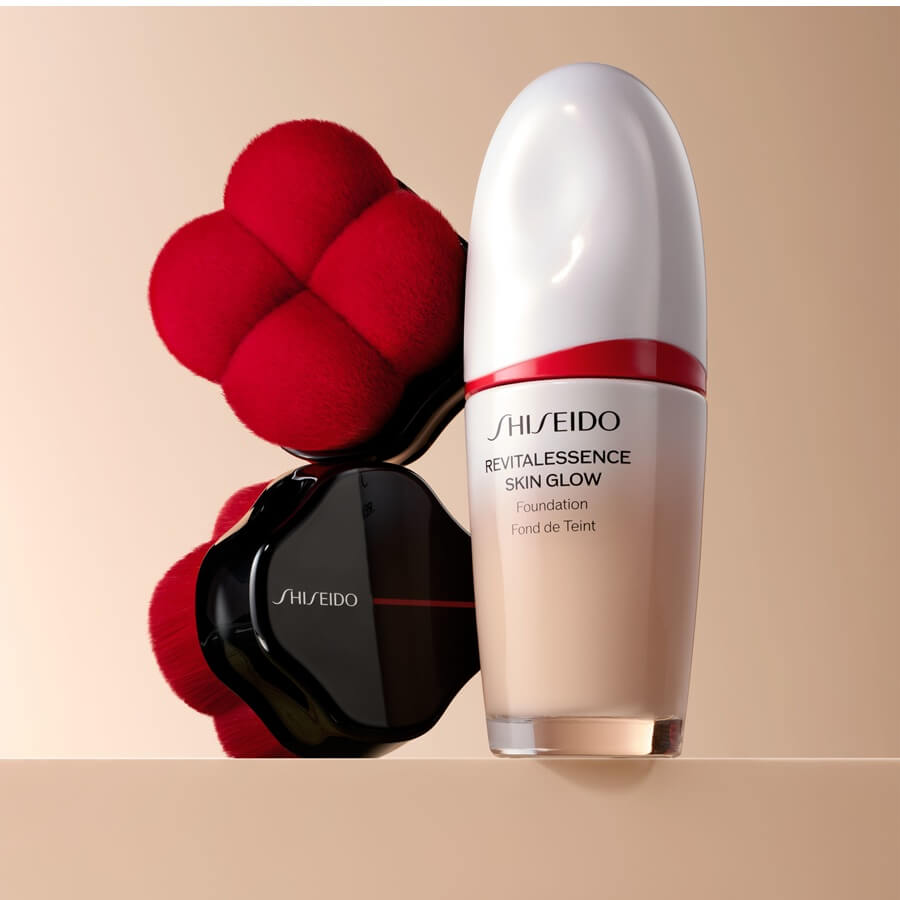 Revitalessence Skin Glow Foundation