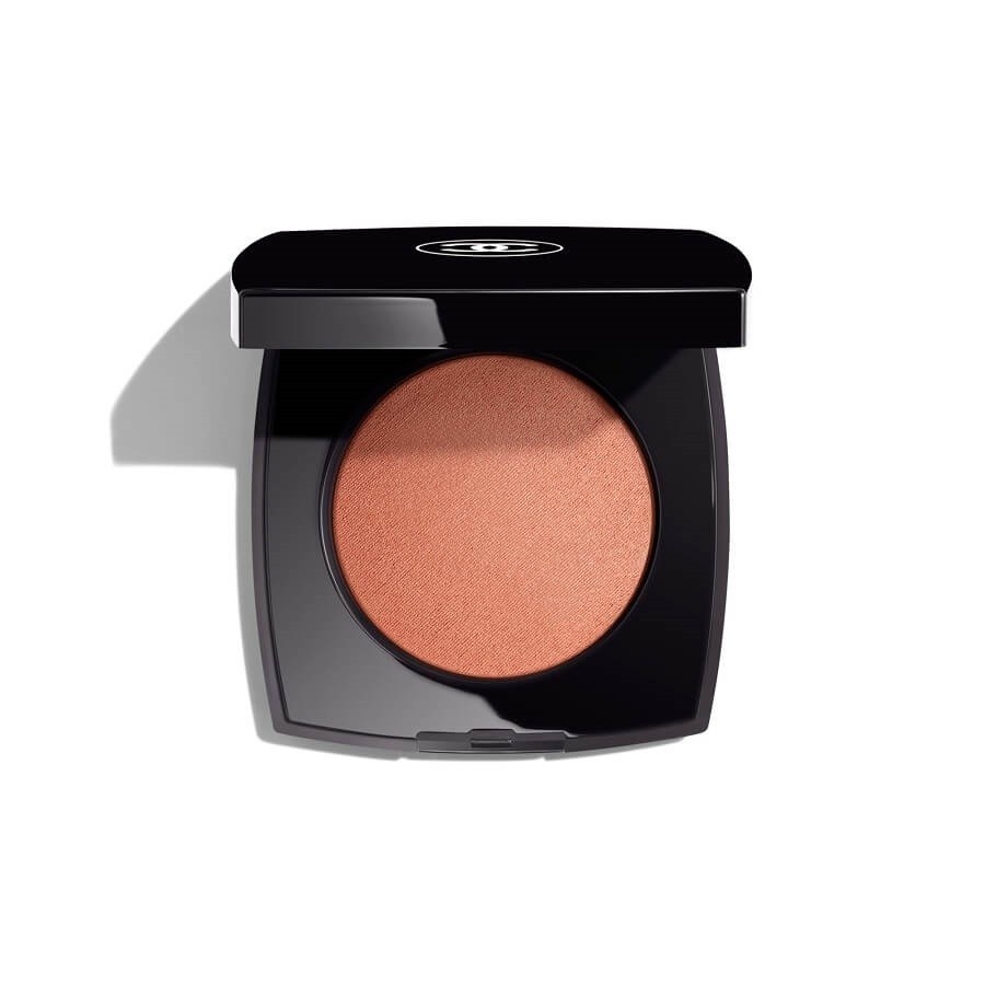 CHANEL JOUES CONTRASTE INTENSE RUMENILO U KREMI KOJA SE PRETVARA PUDER BEIGE ECLATANT 8 g